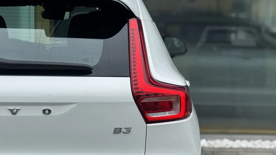 VOLVO XC40 XC40 B3 Plus Dark aut