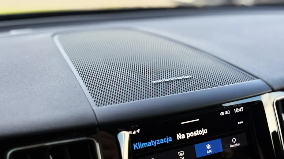 VOLVO XC60 XC60 T6 Plug-In Hybrid AWD Plus Dark aut