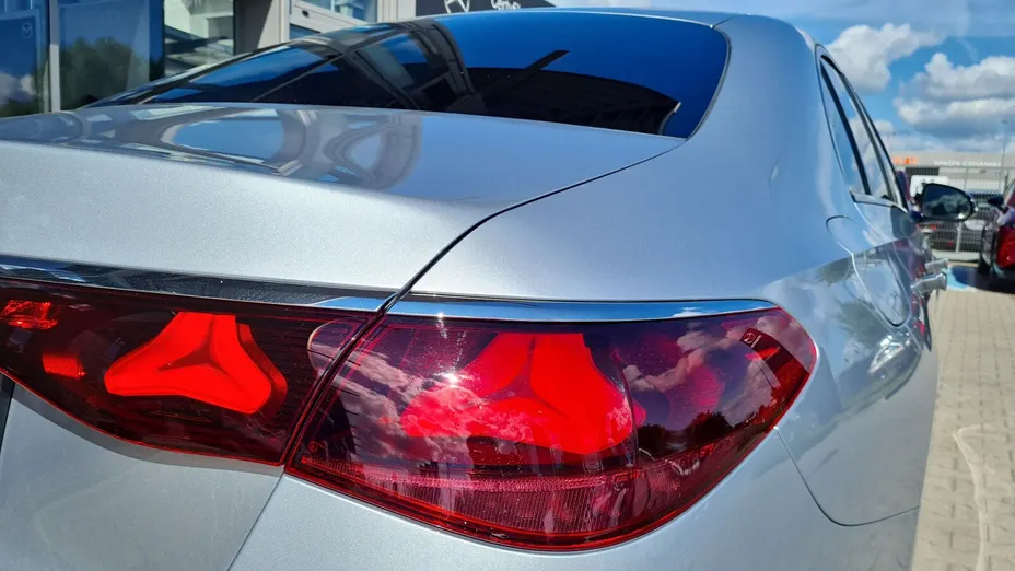 MERCEDES-BENZ E Klasa E 220 d mHEV 4-Matic AMG 9G-Tronic
