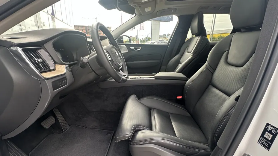 VOLVO XC60 XC60 T8 Plug-In Hybrid AWD Ultra Dark aut