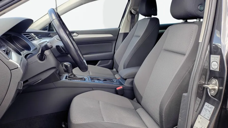 VOLKSWAGEN Passat -