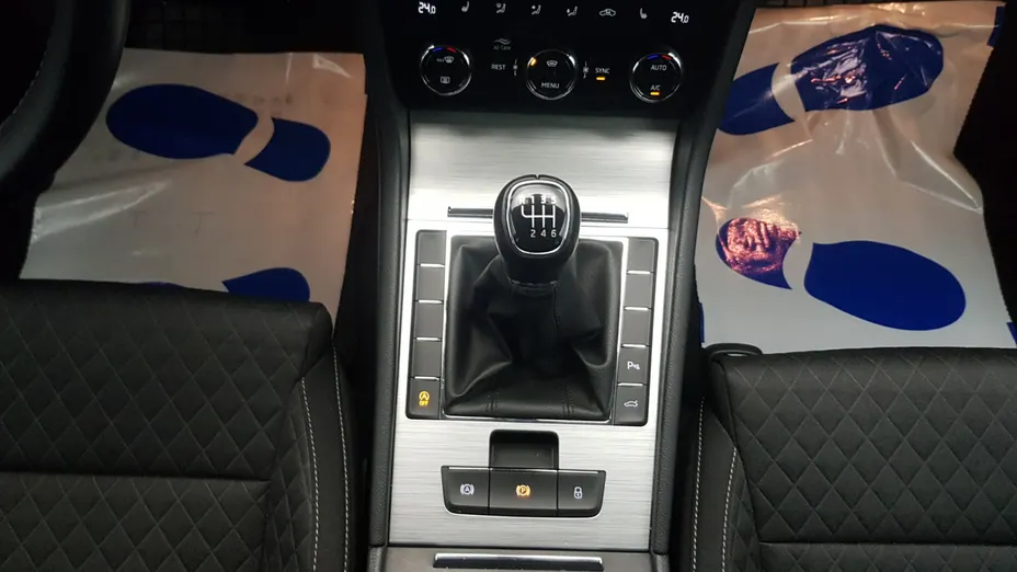 SKODA Superb Superb 2.0 TDI SCR Ambition