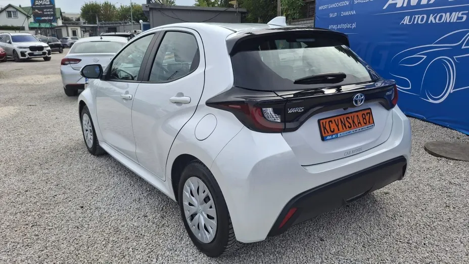 TOYOTA Yaris -