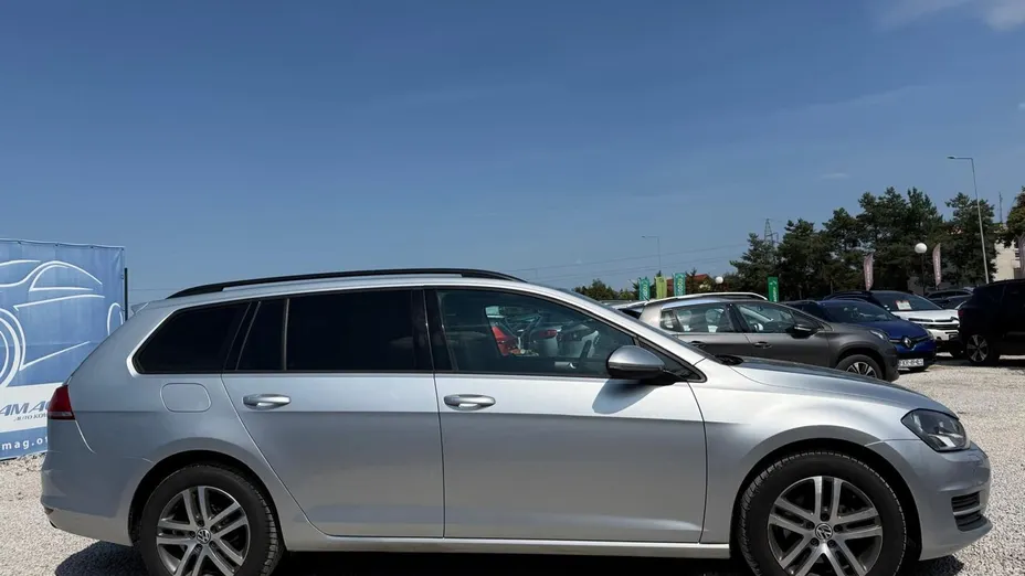 VOLKSWAGEN Golf -