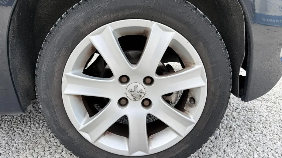 PEUGEOT 207 -