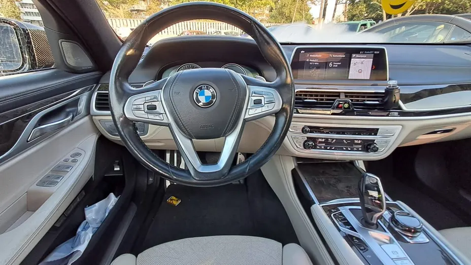 BMW Seria 7 740Li