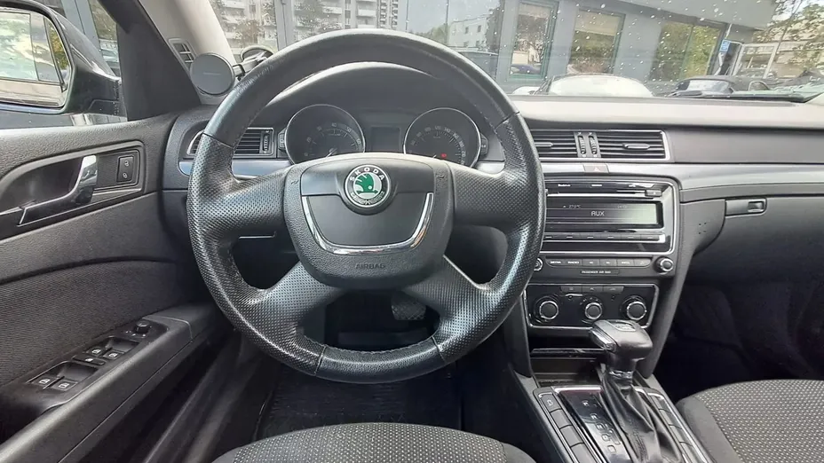 SKODA Superb -