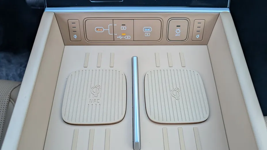 HYUNDAI Santa Fe Santa Fe 1.6 T-GDI HEV Calligraphy 4WD aut 6os. Nowy