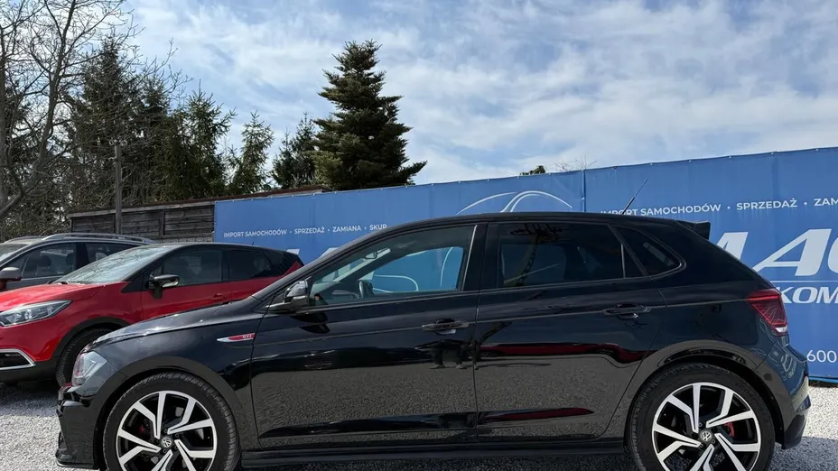 VOLKSWAGEN Polo -