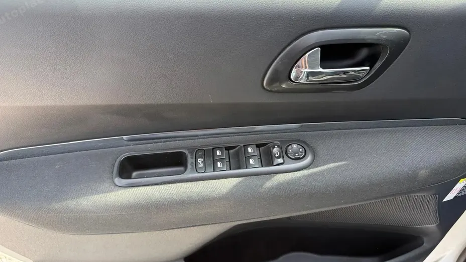 PEUGEOT 5008 -