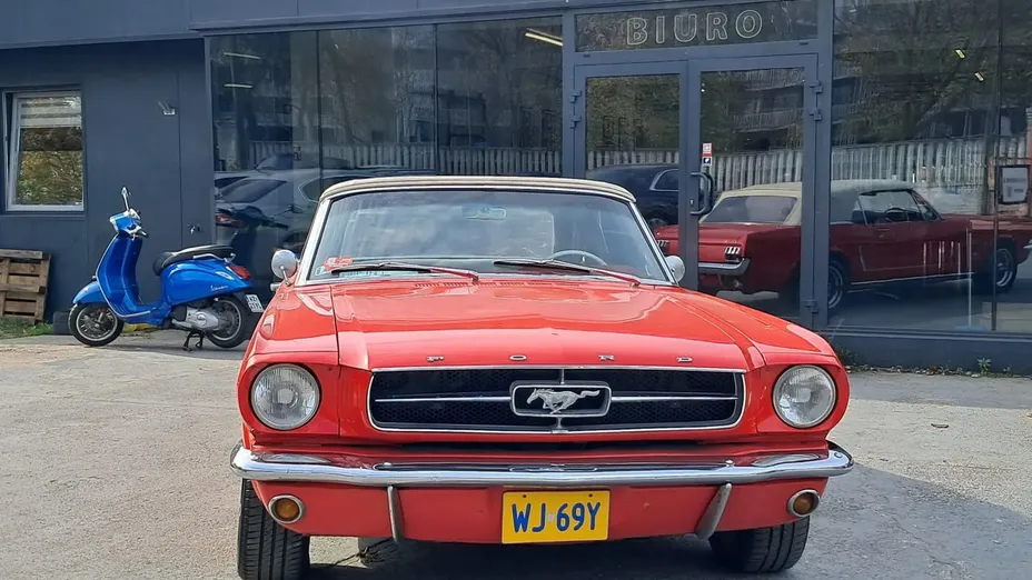 FORD Mustang -