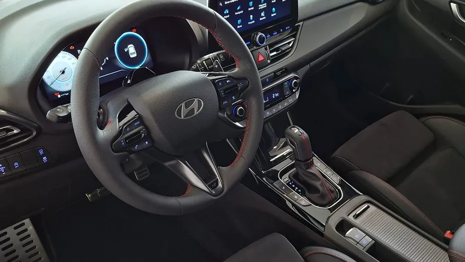 HYUNDAI i30 i30 1.6 CRDi BlueDrive Classic + DCT