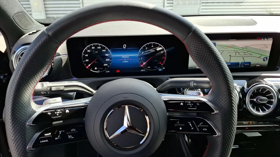 MERCEDES-BENZ A Klasa A 220 4-Matic AMG Line 8G-DCT