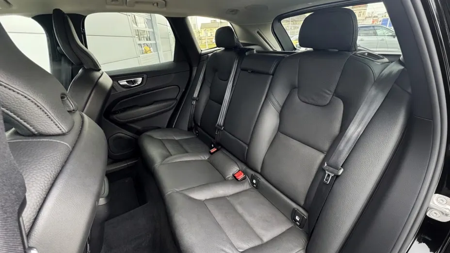 VOLVO XC60 XC60 B4 D Plus Dark aut