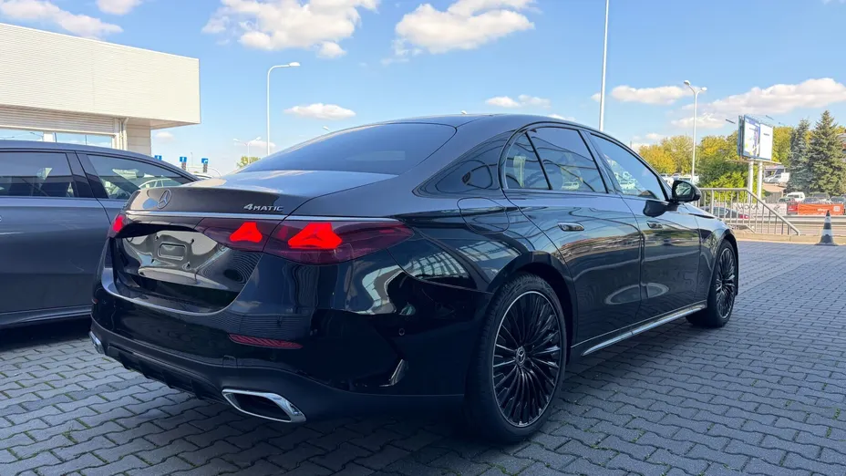 MERCEDES-BENZ E Klasa E 220 d mHEV 4-Matic AMG 9G-Tronic