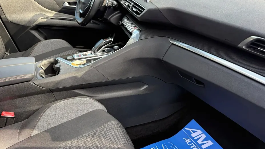 PEUGEOT 3008 -