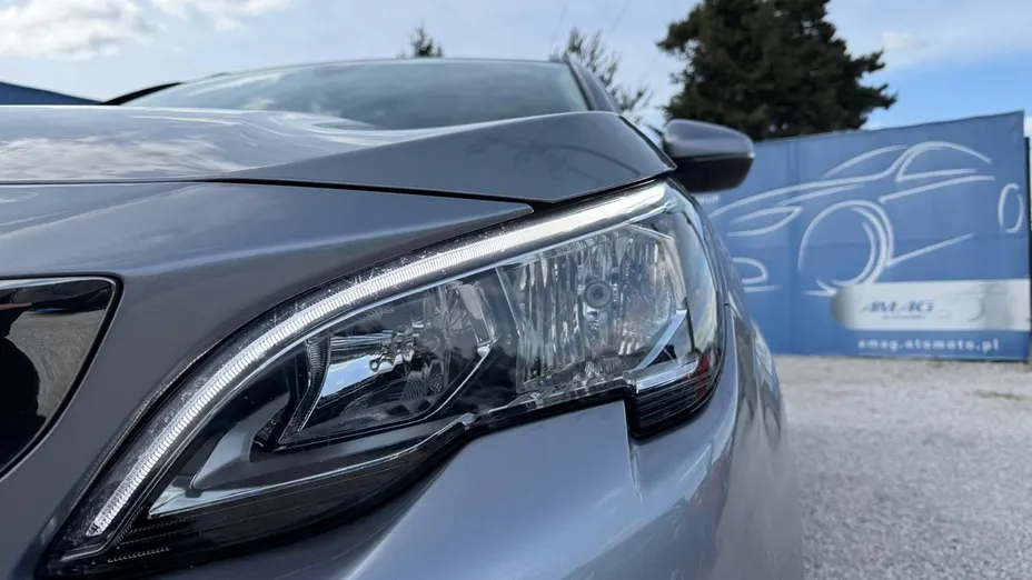 PEUGEOT 5008 -