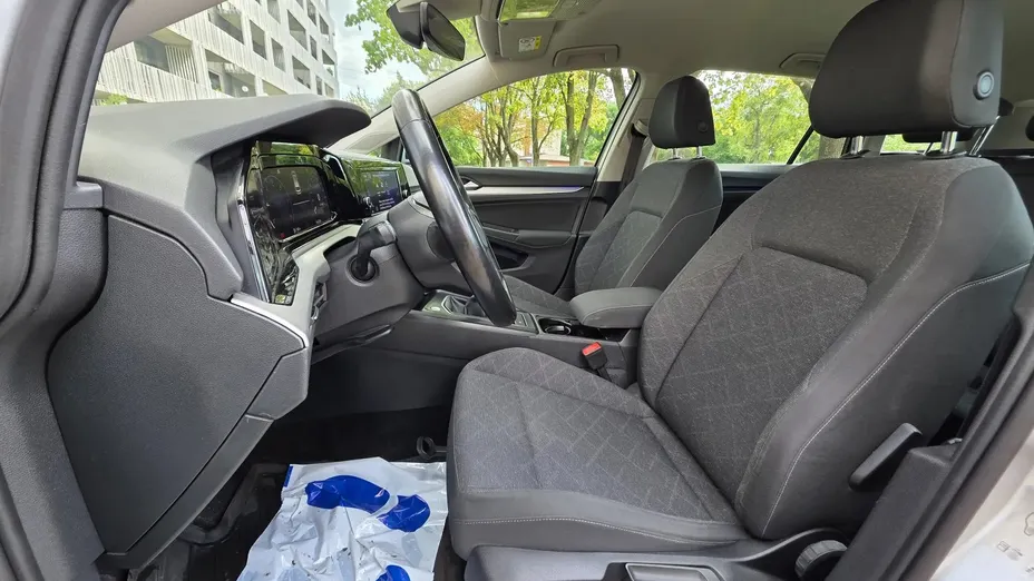 VOLKSWAGEN Golf -