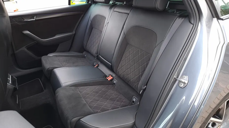 SKODA Superb Superb 2.0 TDI SCR 4x4 Sportline DSG