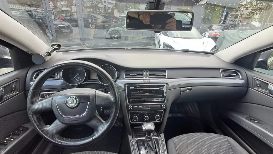 SKODA Superb -