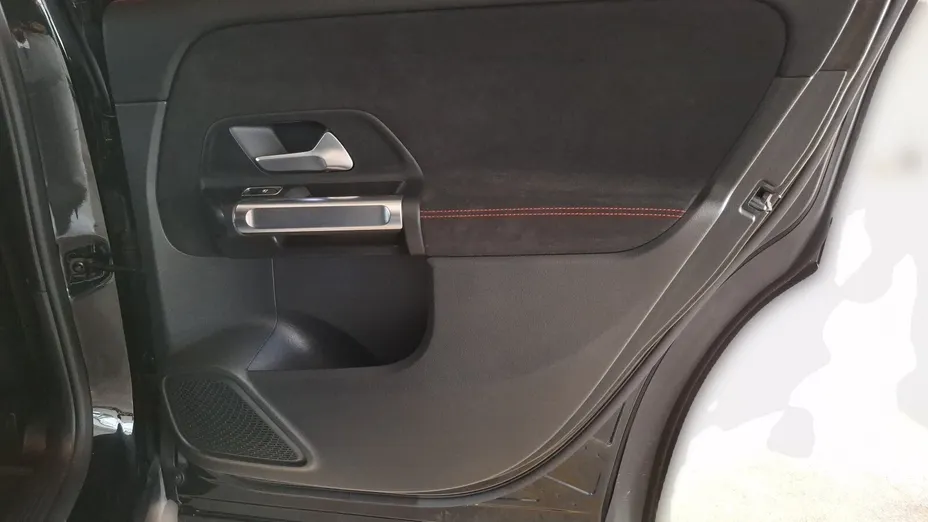 MERCEDES-BENZ GLB GLB 200 mHEV AMG Line 7G-DCT