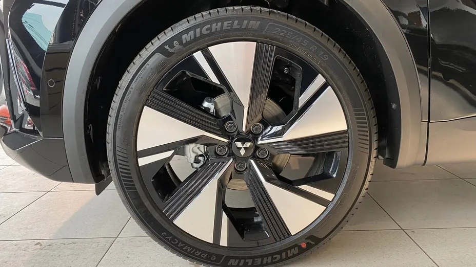 MITSUBISHI Grandis Grandis 1.3T mHEV Intense Style Cold DCT Nowy