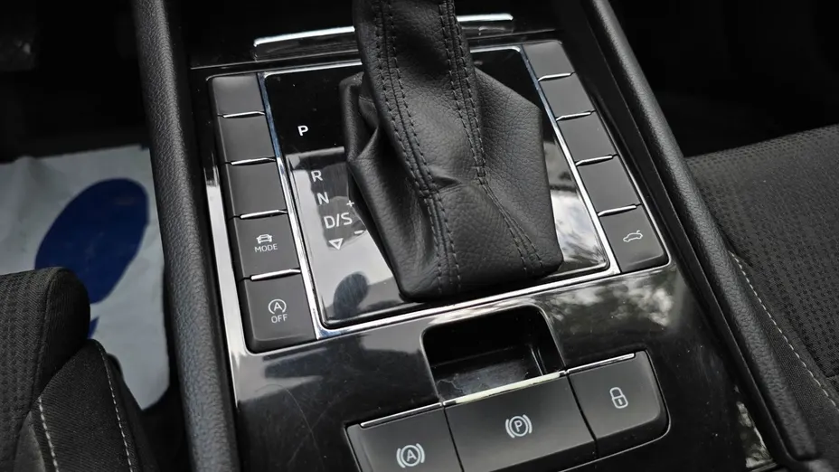 SKODA Superb -