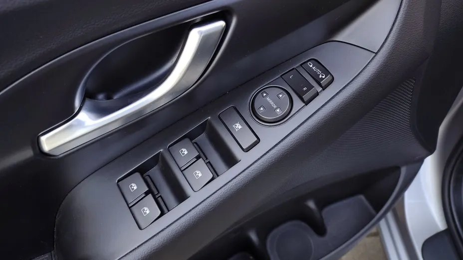 HYUNDAI i30 -