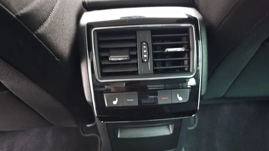 SKODA Superb Superb 2.0 TDI SCR Style DSG