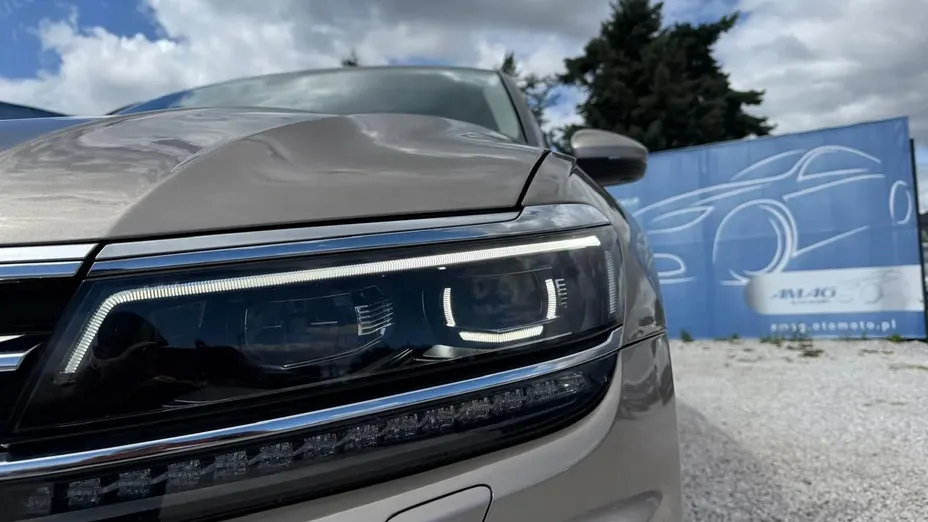 VOLKSWAGEN Tiguan -