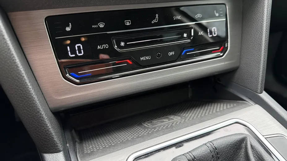 VOLKSWAGEN Passat -
