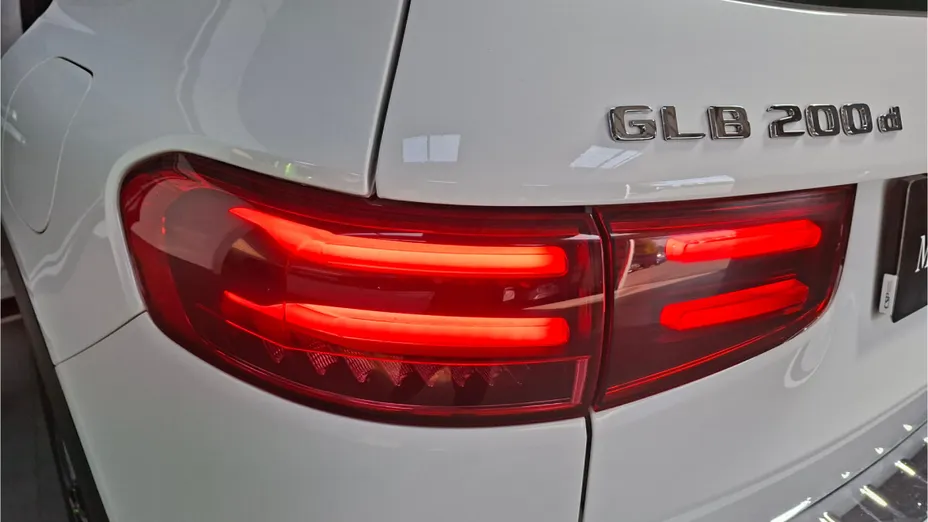 MERCEDES-BENZ GLB GLB 200 d 4-Matic AMG Line 8G-DCT