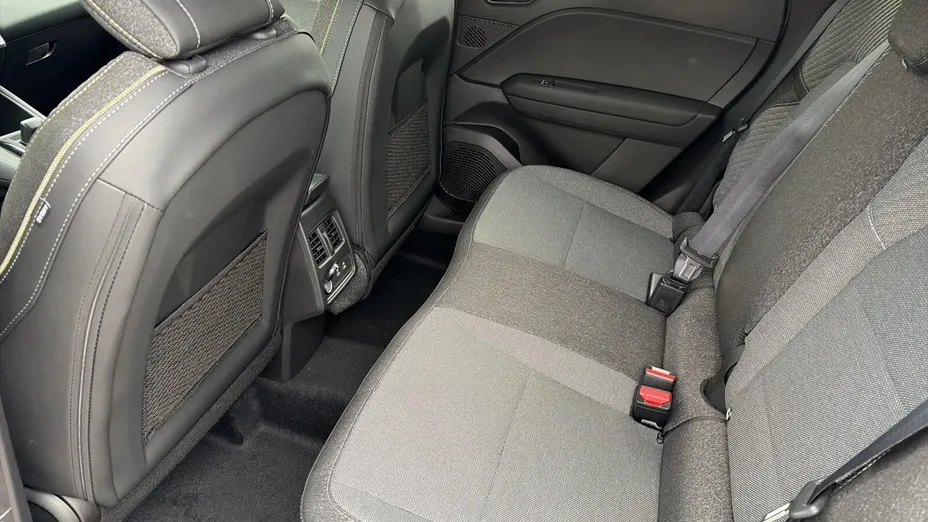 MITSUBISHI Grandis Grandis 1.3T mHEV Intense Style Cold DCT