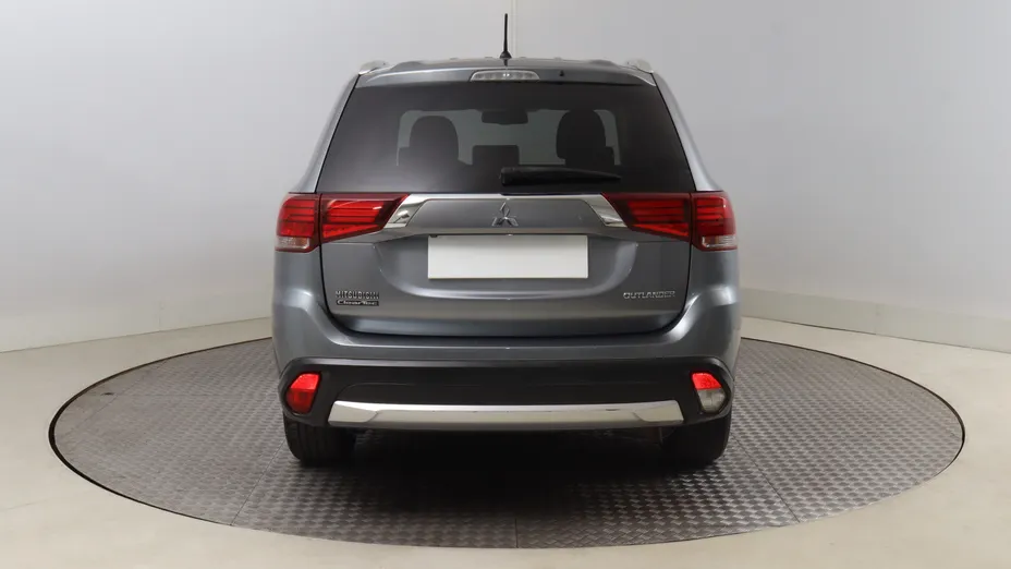 Mitsubishi Outlander -