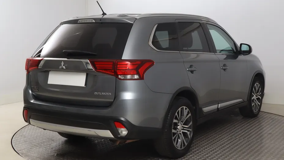 Mitsubishi Outlander -