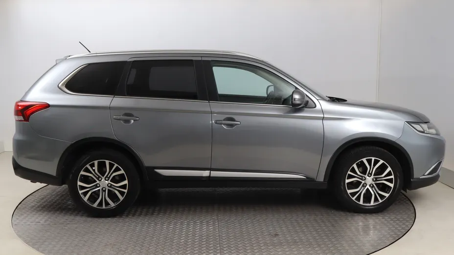 Mitsubishi Outlander -