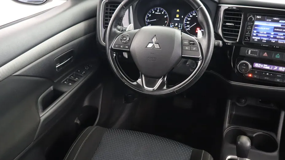 Mitsubishi Outlander -