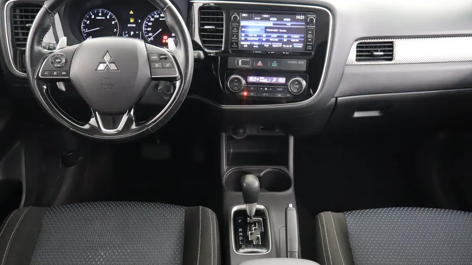 Mitsubishi Outlander -