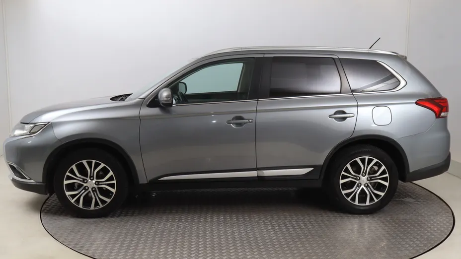Mitsubishi Outlander -