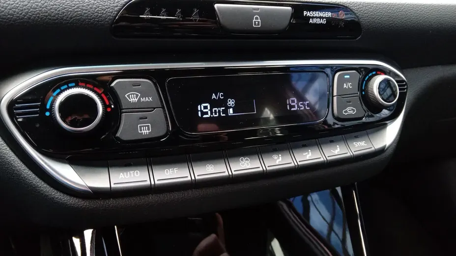 HYUNDAI i30 i30 1.5 T-GDI 48V Smart