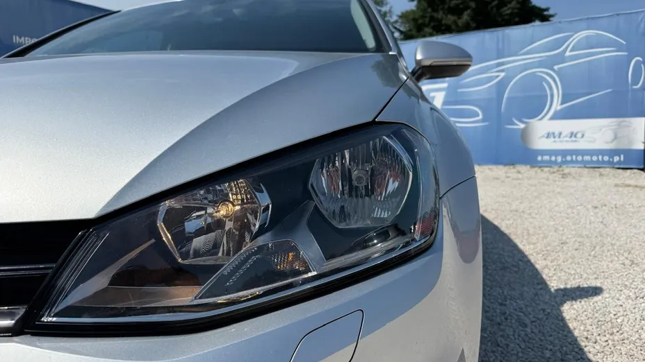 VOLKSWAGEN Golf -