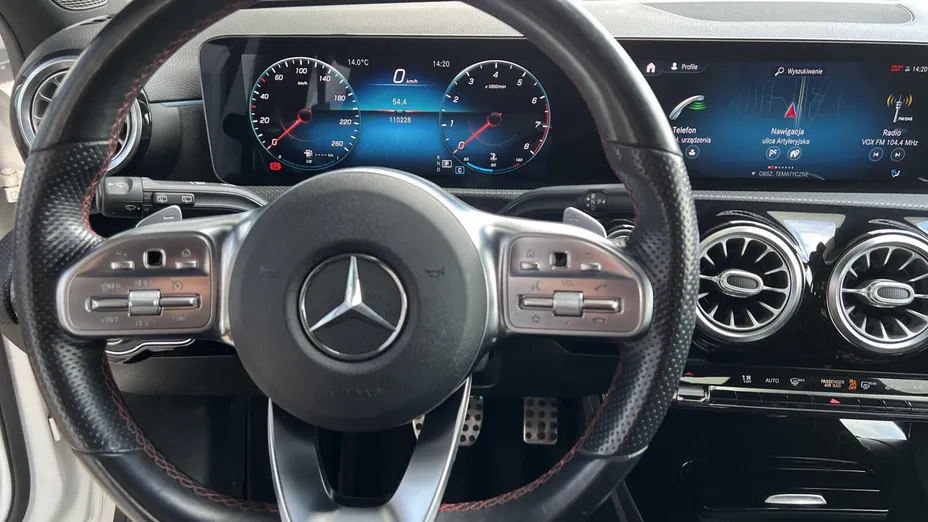 MERCEDES-BENZ A Klasa A 180 AMG Line 7G-DCT