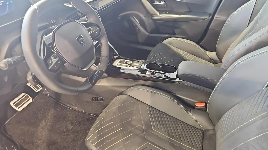 PEUGEOT 2008 2008 PureTech mHEV GT Exclusive e-DCS6 Nowy