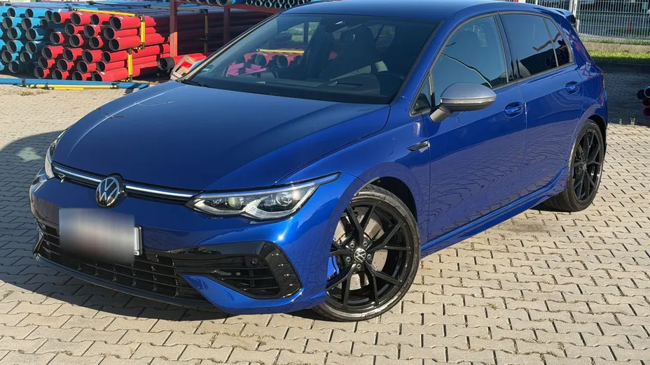 VOLKSWAGEN Golf -