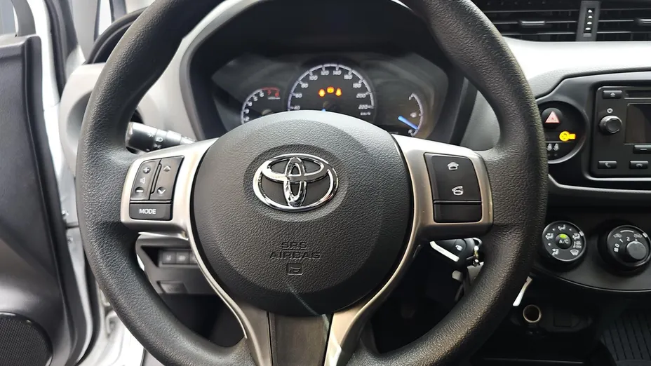 TOYOTA Yaris Yaris 1.5 Active