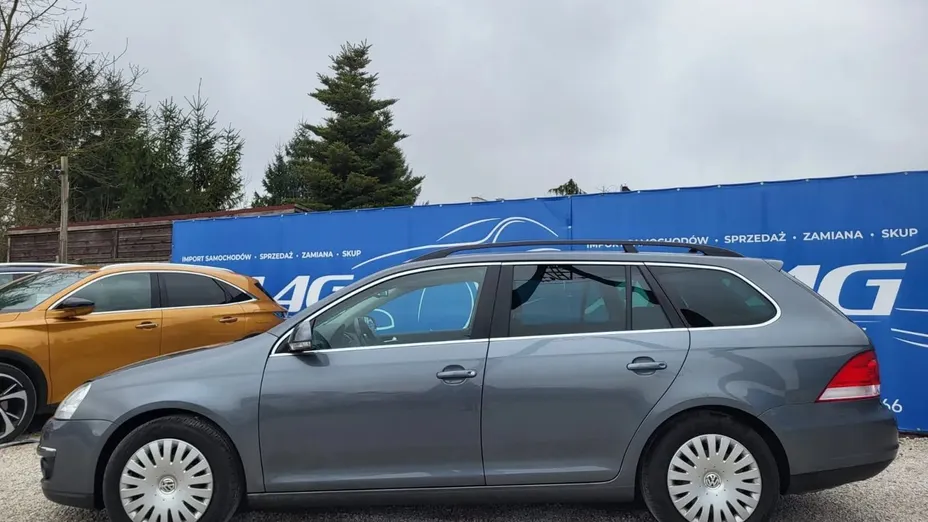 VOLKSWAGEN Golf -