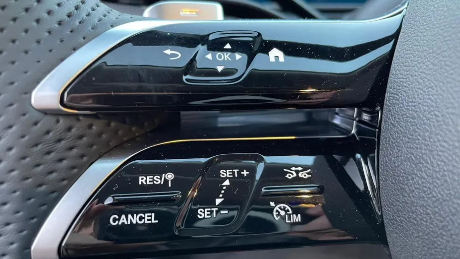 MERCEDES-BENZ C Klasa C 300 e PHEV 4-Matic AMG Nowy