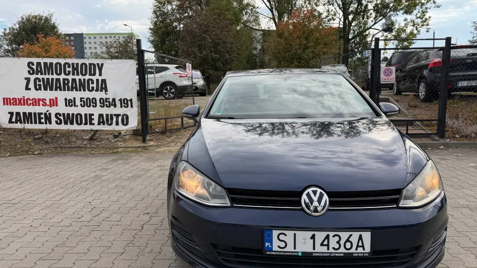 VOLKSWAGEN Golf -