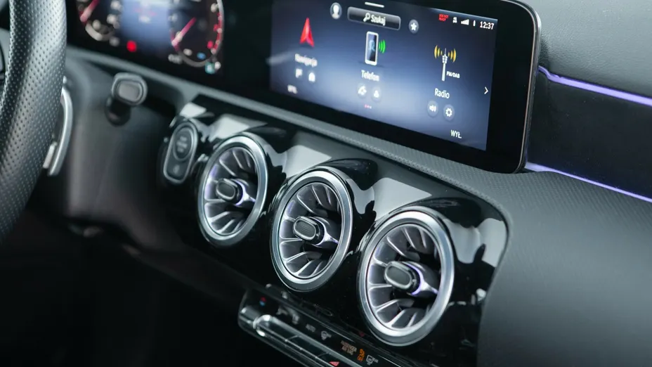 MERCEDES-BENZ A Klasa A 200 AMG Line 7G-DCT