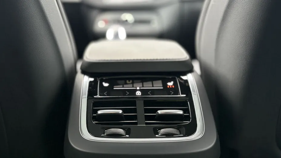 VOLVO XC90 XC90 T8 AWD Plug-In Hybrid Ultra Dark 7os aut